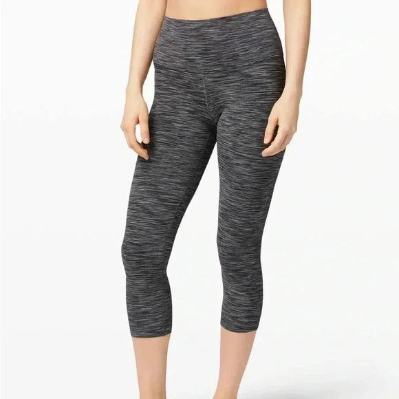 Lululemon Athletica Align Crop ‘Wee Are From Space Dark Carbon  Ice Grey’ Size 8 - Picture 1 of 9